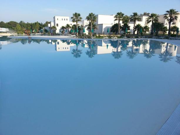 Mega Piscina Villaggio La Brunese