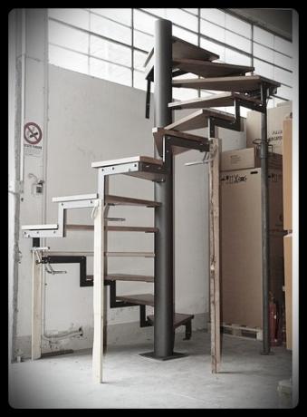 scala chiocciola gradini in legno