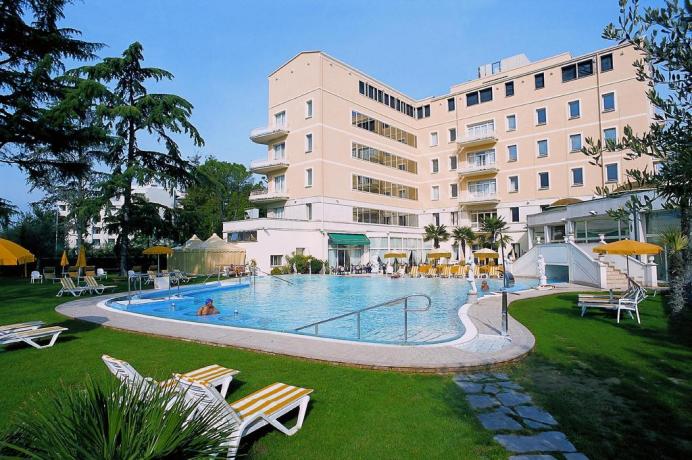 Hall albergo ad Abano Terme con piscina coperta 