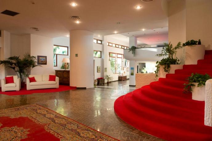 Moderna Reception albergo in Puglia