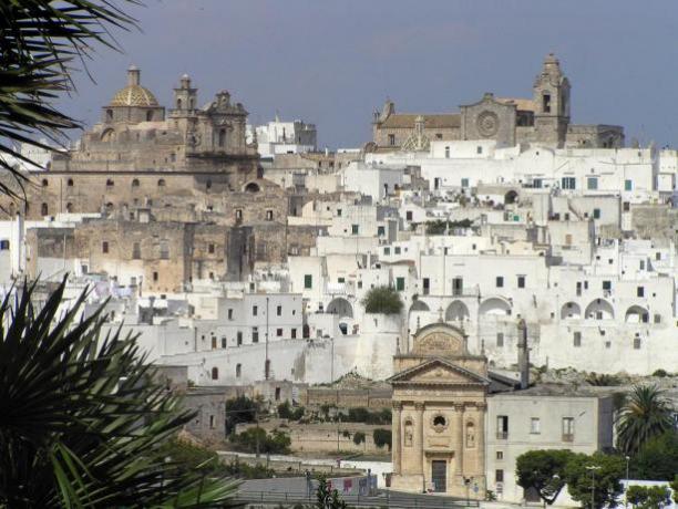 Hotel con Ristorante e Parcheggio vicino Ostuni 