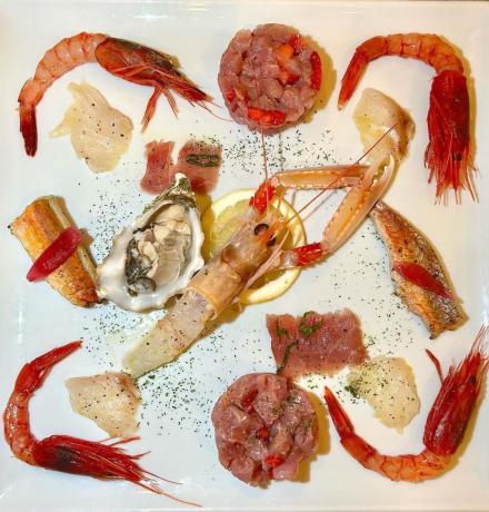 Piatti tipici di pesce ristorante interno dell'agriturismo
