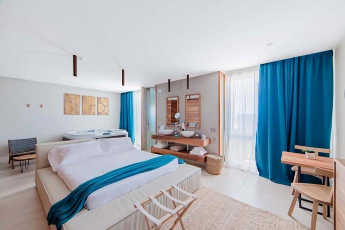 Suite familiare con vasca idromassaggio resort4stelle Baia-Domizia