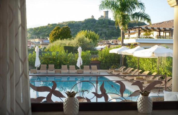 Albergo con piscina esterna ad Ascea Marina