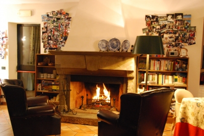 Sala lettura con camino