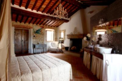 Suite con caminetto e letto a baldacchino Toscana 