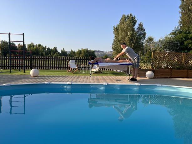 Piscina con Parco Calisthenics e Massaggi