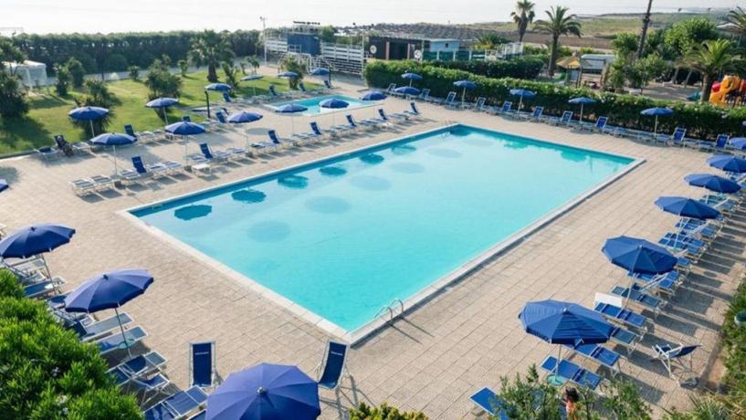 Prezzi SETTIMANALI Villaggio in Puglia a Manfredonia Piscina, Ristorante e Impianti Sportivi  con Bonus Vacanze Accettato