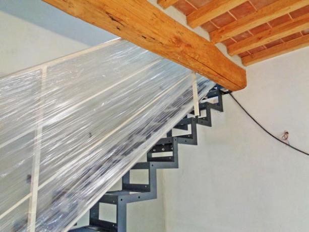 s91- scala per ristrutturazione casa in toscana