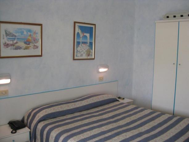 Camera matrimoniale romantica in Hotel a Fano