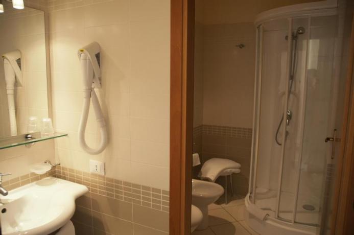 Junior Suite bagno con Doccia angolare