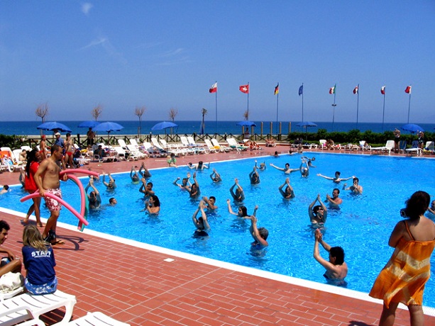 Villaggio fronte isole Eolie - Ampia piscina attrezzata