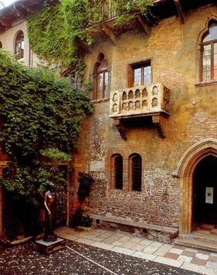 da Things to see in Verona: Home & statue of Juliet