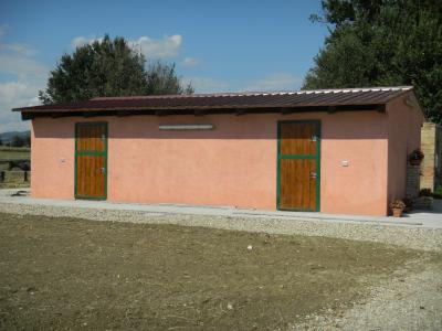 Box esterni in muratura pensione per cavalli