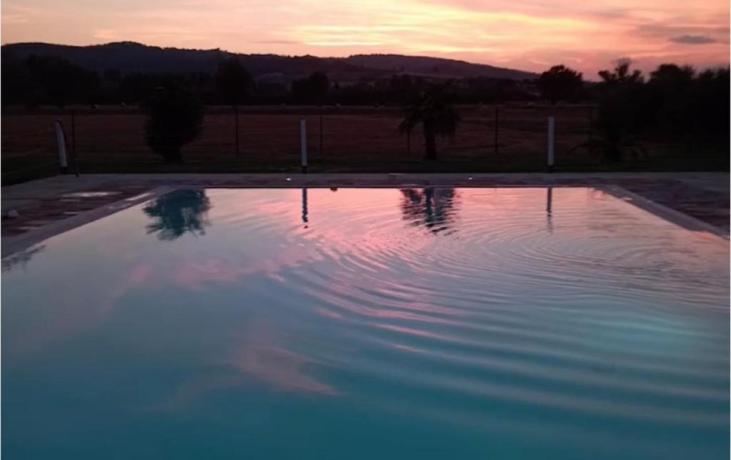 Offerte in casale vicino Bevagna Umbria con piscina 