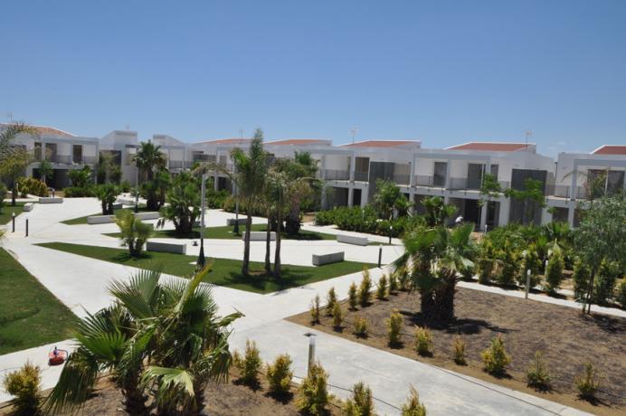 Residence con piscina sul mare vicino Matera 