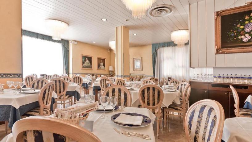 Ristorante raffinato con piatti tipici	 