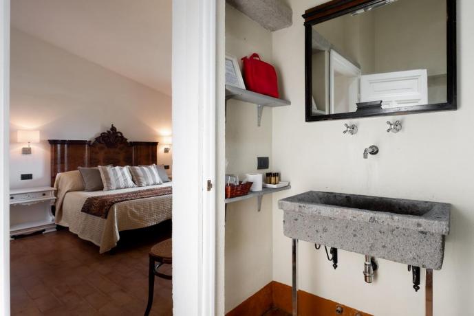 Bagno con marmo camere vicino terme Saturnia