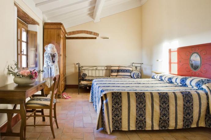 Camera, TV, appartamento 2/8persone, campagna toscana
