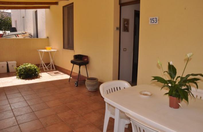 Veranda arredata barbecue vacanze al mare San-Vito-lo-Capo Sicilia