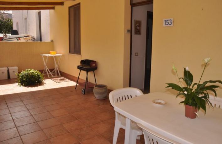 Veranda arredata barbecue vacanze al mare San-Vito-lo-Capo Sicilia 