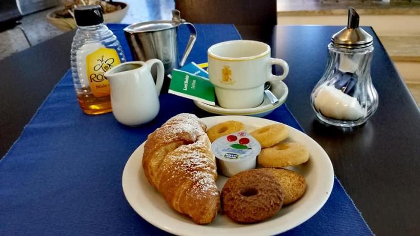 Hotel sulla costa laziale con colazione Buffet