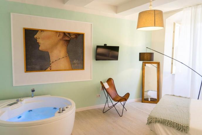 AGOSTO in Suite a Perugia Centro idromassaggio 2 posti in camera su corso Cavour con Centro Benessere o SPA