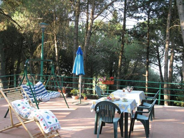 Colazione sulla terrazza esterna B&B vicino Perugia