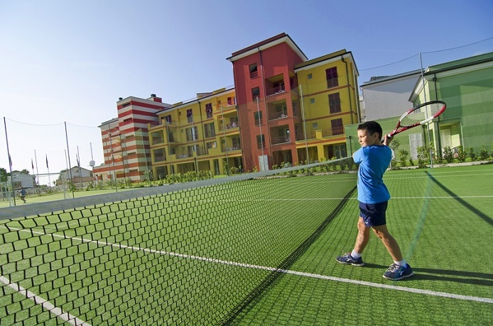 Campo da Tennis al Resort sul Mare 