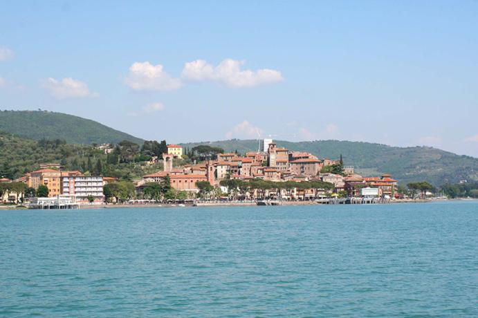 passignano sul trasimeno-Hotel 3 stelle vista-lago
