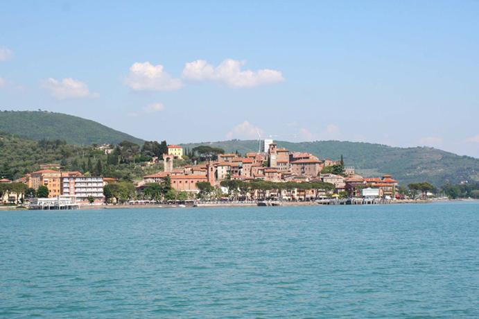 passignano sul trasimeno-Hotel 3 stelle vista-lago 