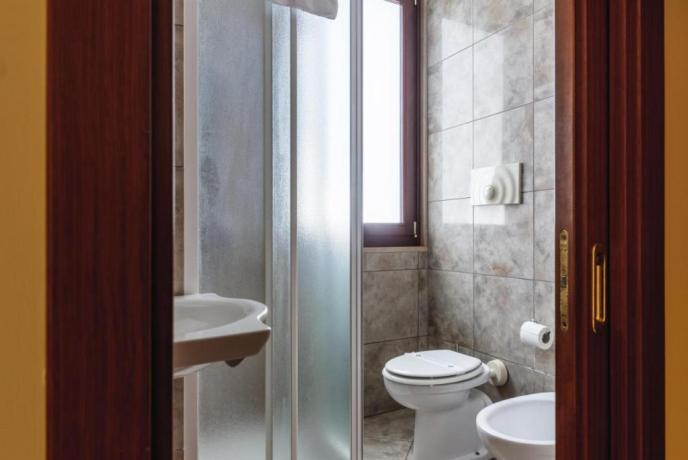 Bagno privato con box doccia Taranto