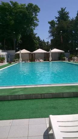Spaziosa Piscina ad Atri