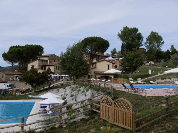 Agriturismo con 2 Piscine e Terrazza Panoramica 