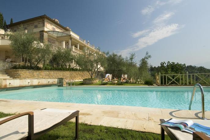 Agriturismo con piscina e solarium vicino Firenze  