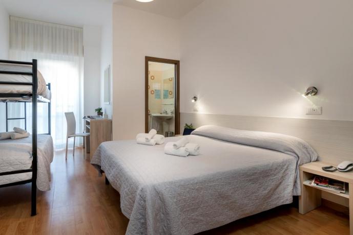 Camera quadrupla standard hotel3stelle lungomare Igea-Marina