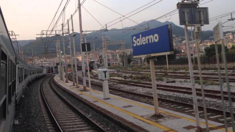 Stazione di Salerno vicina al B&B L'Artista 