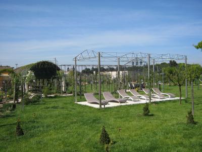 Pedana con sdraio al Parco per Feste 