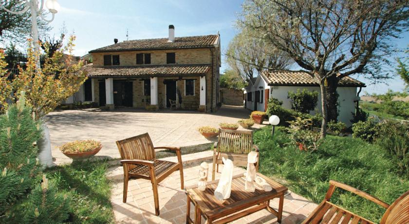 Offerta WEEKEND valida tutto l'anno in B&B immerso nella campagna, con appartamenti, camere vicino Senigallia (Marche) con Bonus Vacanze Accettato