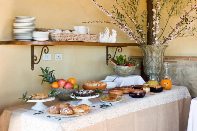 ottima prima colazione in Agriturismo a San Gimignano 