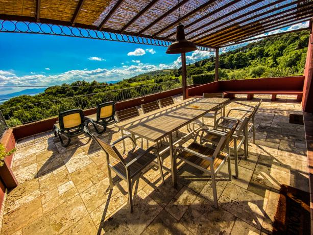 veranda arredata vista lago trasimeno 