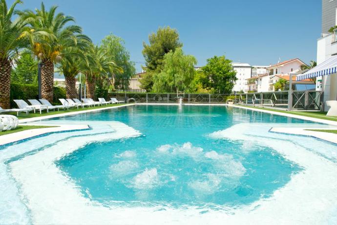 hotel-4stelle-rende-cosenza-con-sala-congressi-piscina-ristorante-eventi-business-festeprivate-calabria