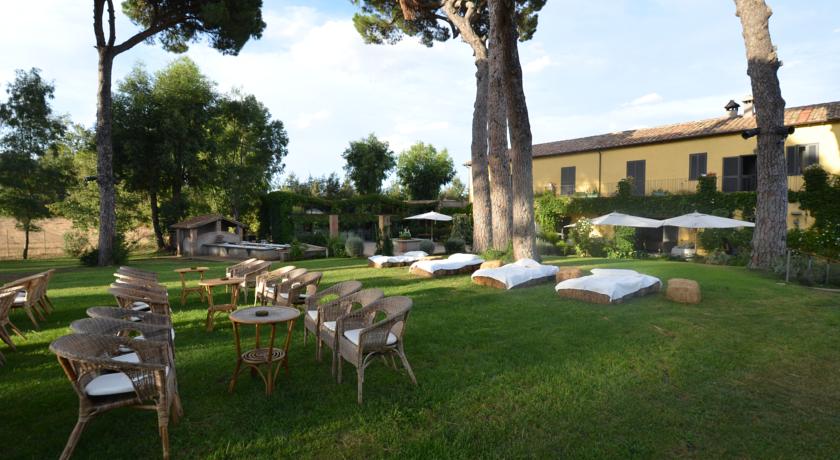 Giardino attrezzato al Resort di Bracciano 