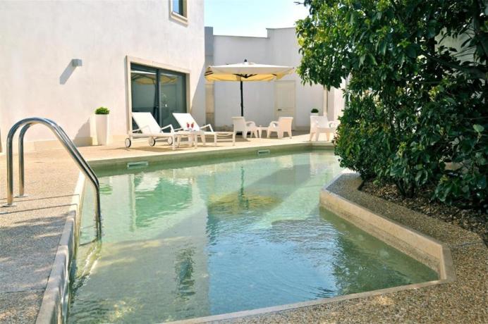 Piscina con idromassaggio in Hotel a Fondi