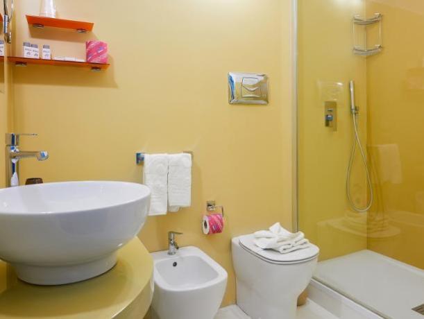 Bagno Privato con Doccia e Biancheria 