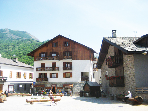 Appartamenti-Bardonecchia Cucina Bagno-Privato Divano-Letto Vicino al Centro