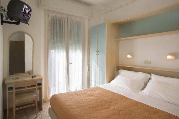 Camera hotel televisione terrazzo scrivania Viserba