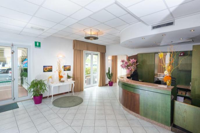 Reception hotel 3 stelle a Lido di Camaiore 