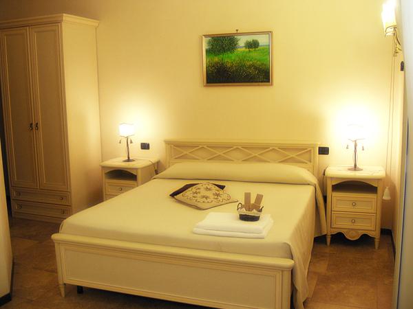 Camere Matrimoniali e Triple in B&B a Napoli