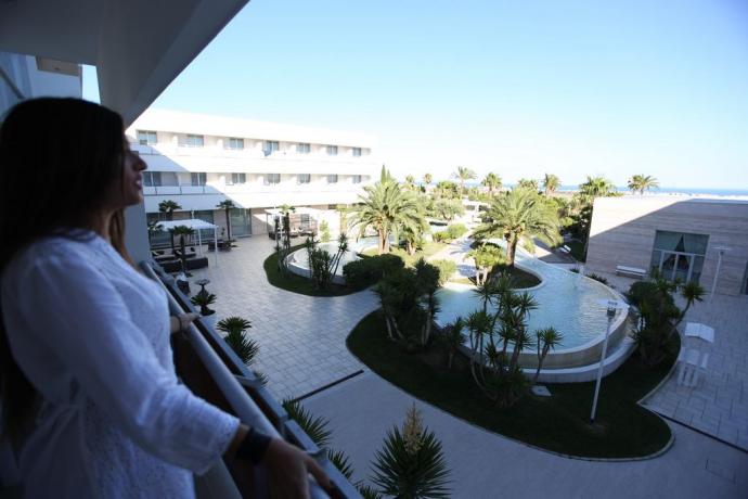 Piscina esterna in hotel4stelle di lusso Manfredonia 